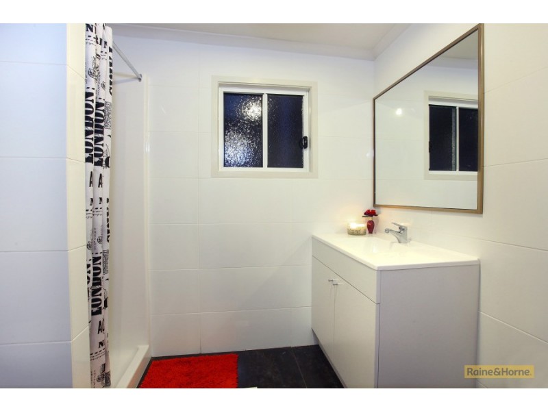 4 Woodside Place, Helensvale QLD 4212