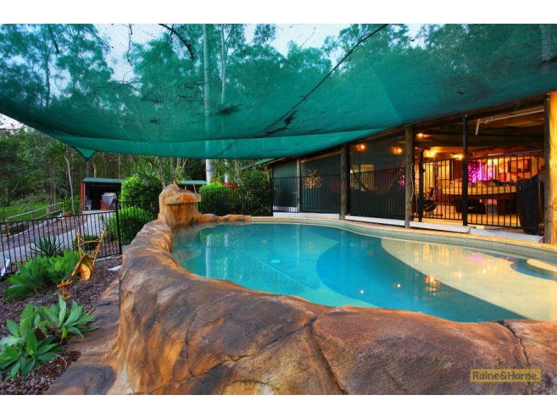 4 Woodside Place, Helensvale QLD 4212