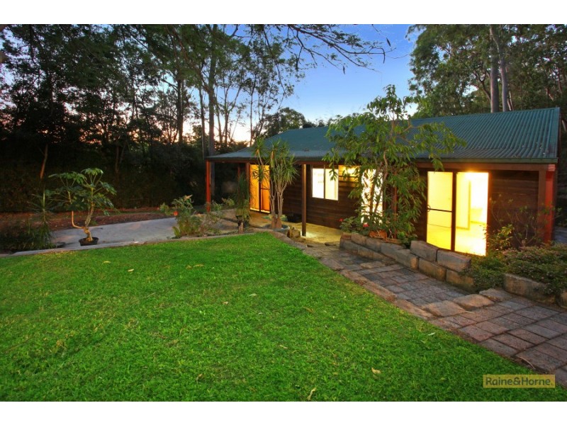 4 Woodside Place, Helensvale QLD 4212