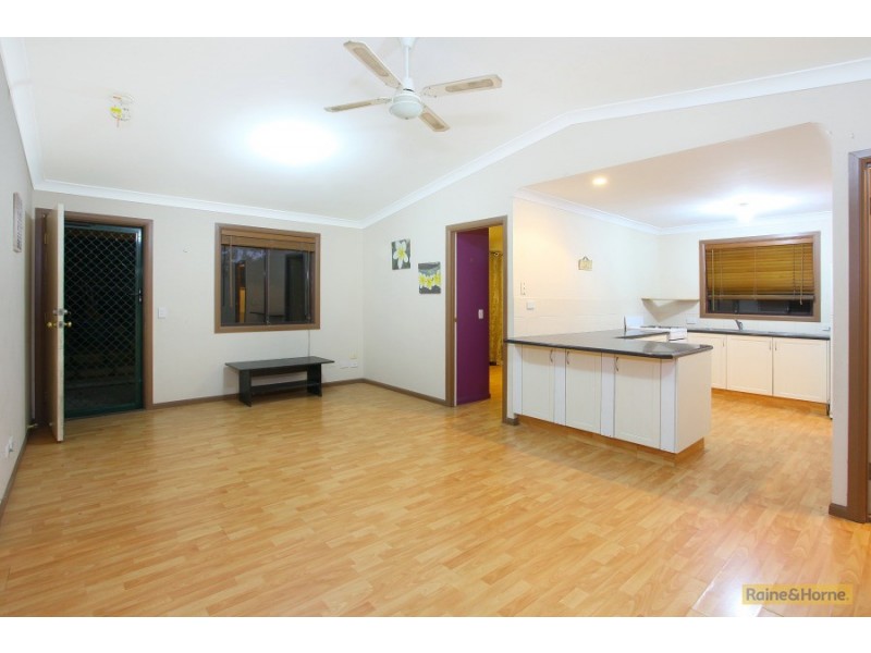 4 Woodside Place, Helensvale QLD 4212