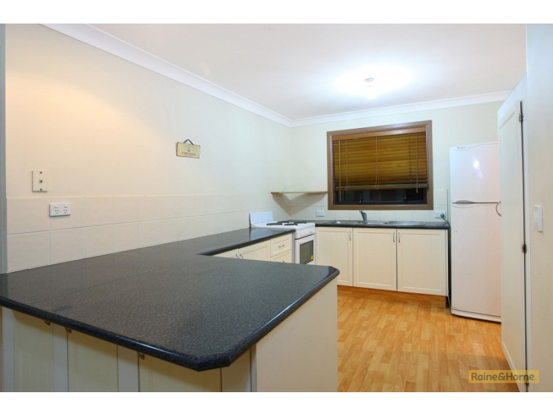 4 Woodside Place, Helensvale QLD 4212