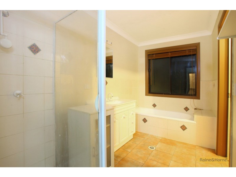 4 Woodside Place, Helensvale QLD 4212