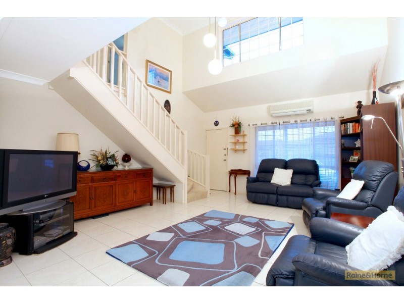 8/2 Doyalson Place, Helensvale QLD 4212