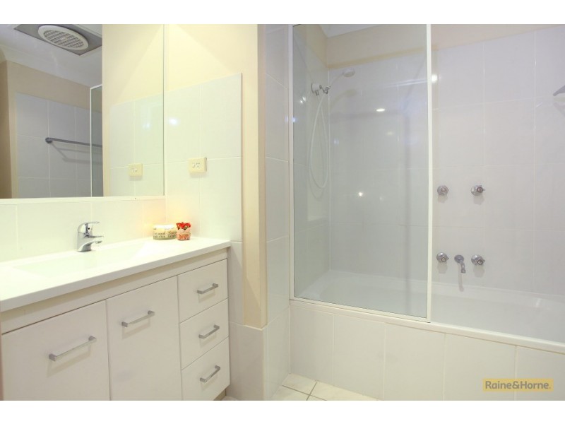 8/2 Doyalson Place, Helensvale QLD 4212