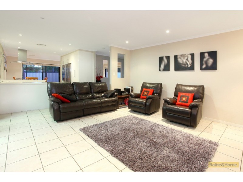 9 Horsham Place, Helensvale QLD 4212