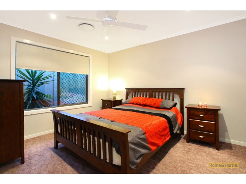 9 Horsham Place, Helensvale QLD 4212