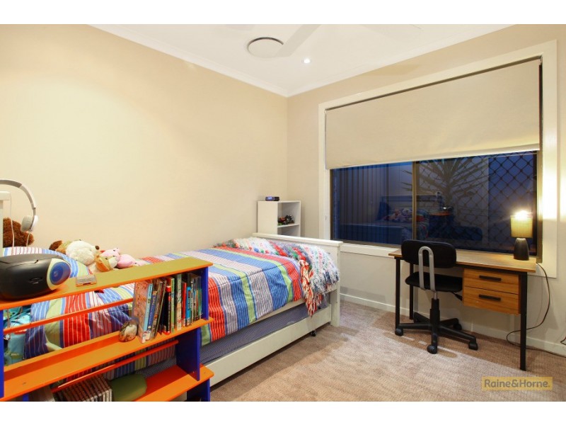 9 Horsham Place, Helensvale QLD 4212