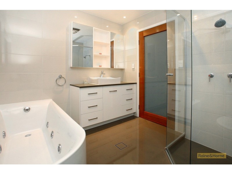 9 Horsham Place, Helensvale QLD 4212