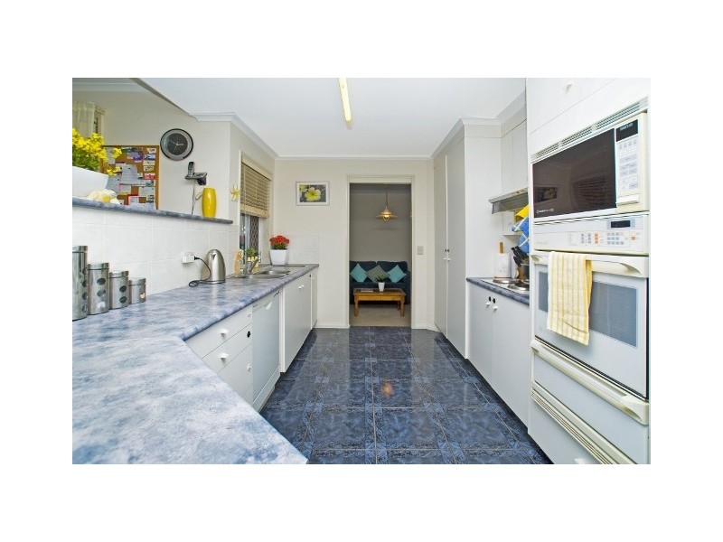 18 Allied Drive, Arundel QLD 4214