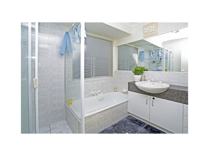 18 Allied Drive, Arundel QLD 4214