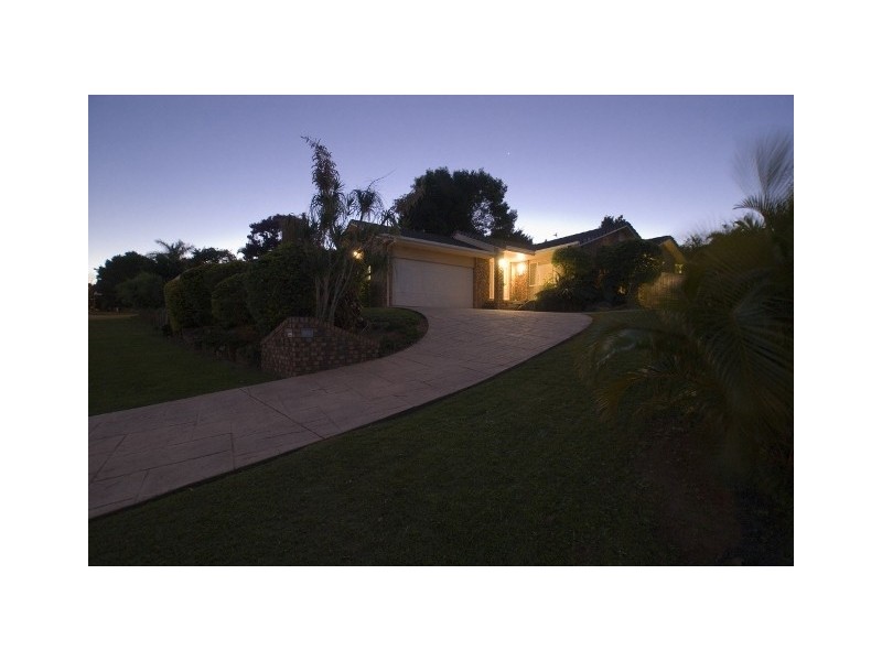 18 Allied Drive, Arundel QLD 4214