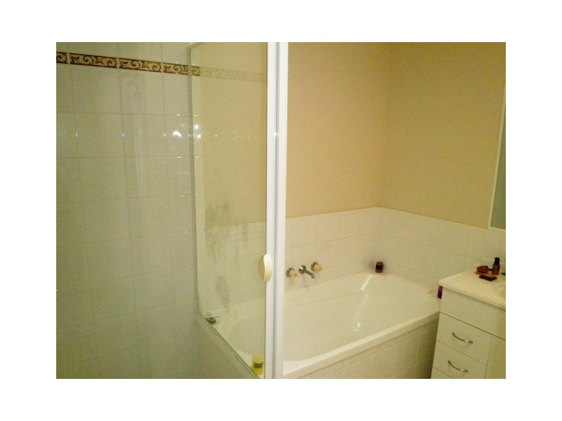 9/74 Universal Street, Pacific Pines QLD 4211