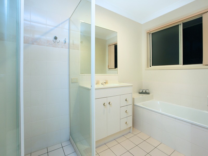 12 Rosswood Court, Helensvale QLD 4212