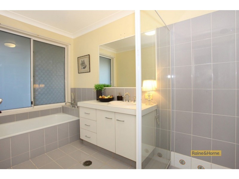 12 Erindale Court, Helensvale QLD 4212