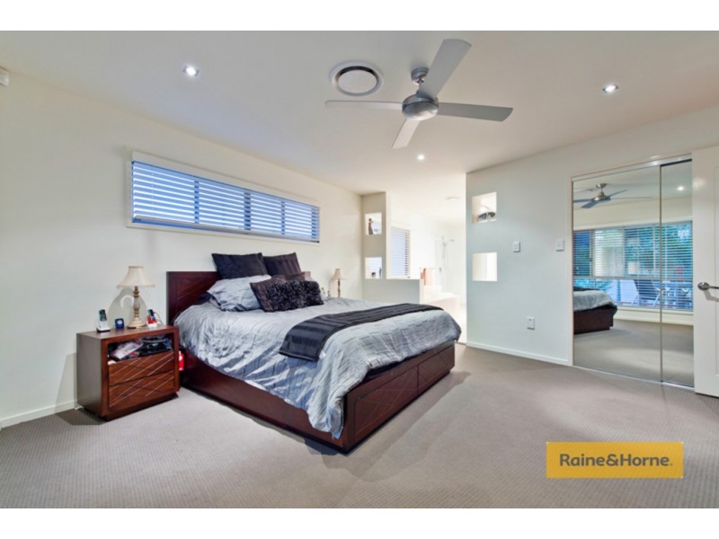 10 Berrimilla Lane, Coomera Waters QLD 4209