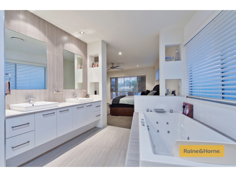 10 Berrimilla Lane, Coomera Waters QLD 4209