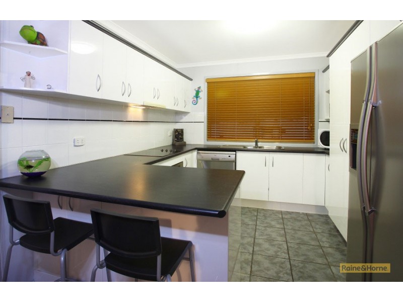 204 Mildura Drive, Helensvale QLD 4212