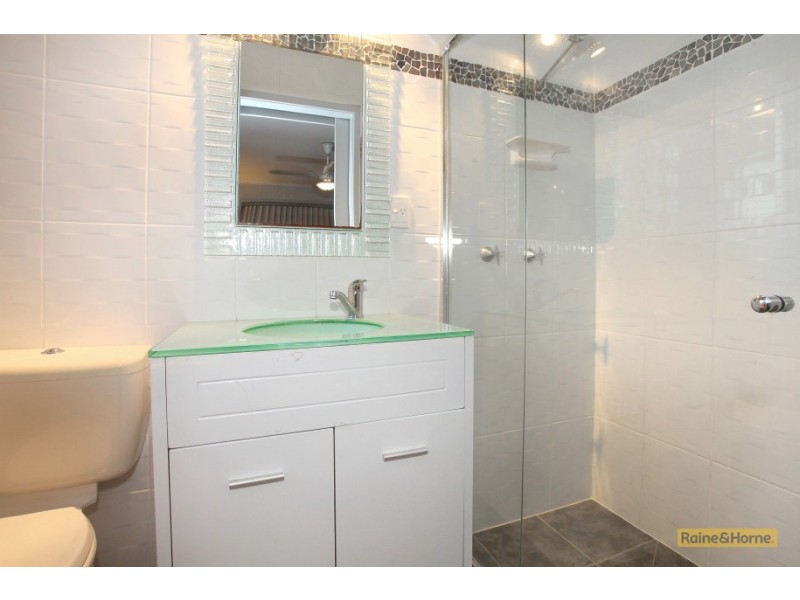 204 Mildura Drive, Helensvale QLD 4212