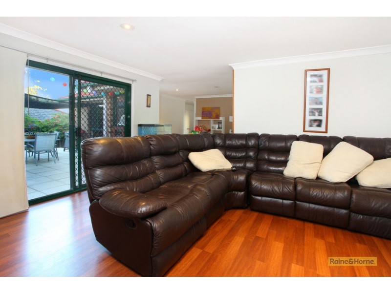 15 Doyalson Place, Helensvale QLD 4212