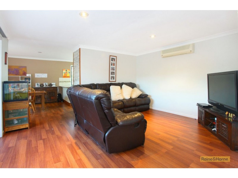 15 Doyalson Place, Helensvale QLD 4212