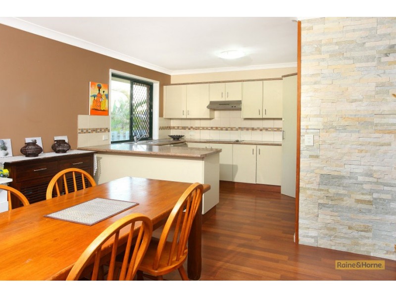 15 Doyalson Place, Helensvale QLD 4212