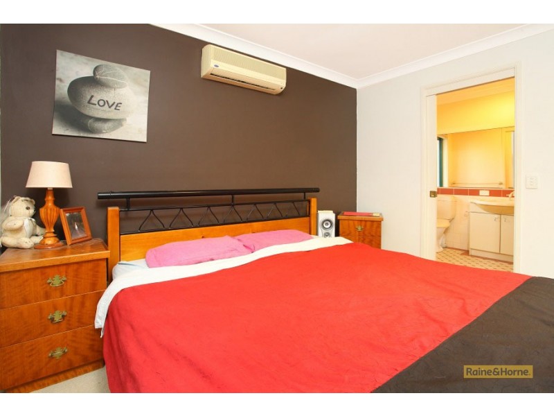 15 Doyalson Place, Helensvale QLD 4212