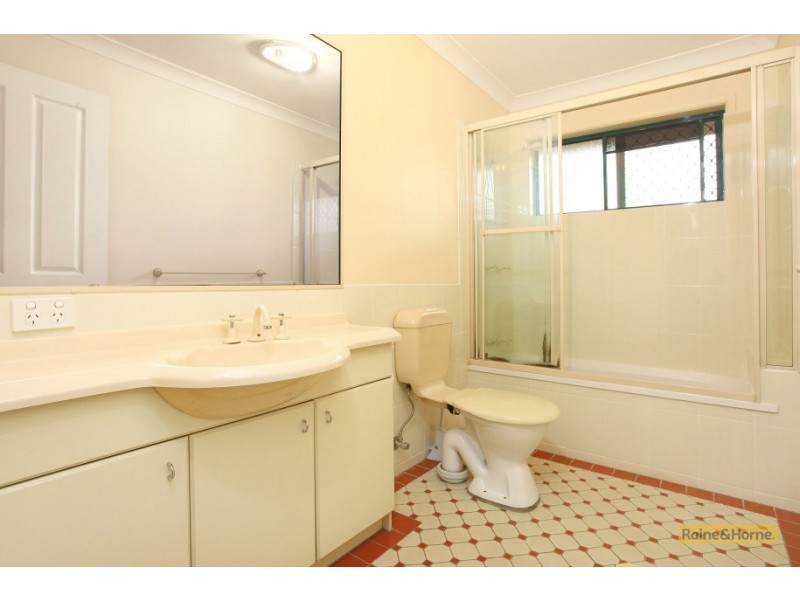 15 Doyalson Place, Helensvale QLD 4212