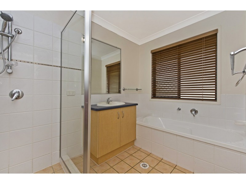 3 Gould Place, Pacific Pines QLD 4211