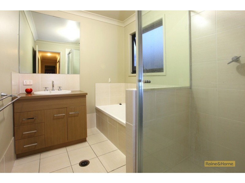 56 Cobb and Co Drive, Oxenford QLD 4210