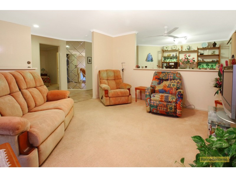 4 Maleny Place, Helensvale QLD 4212