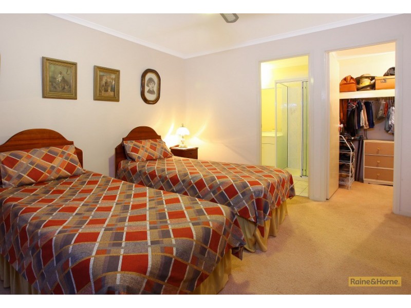 4 Maleny Place, Helensvale QLD 4212