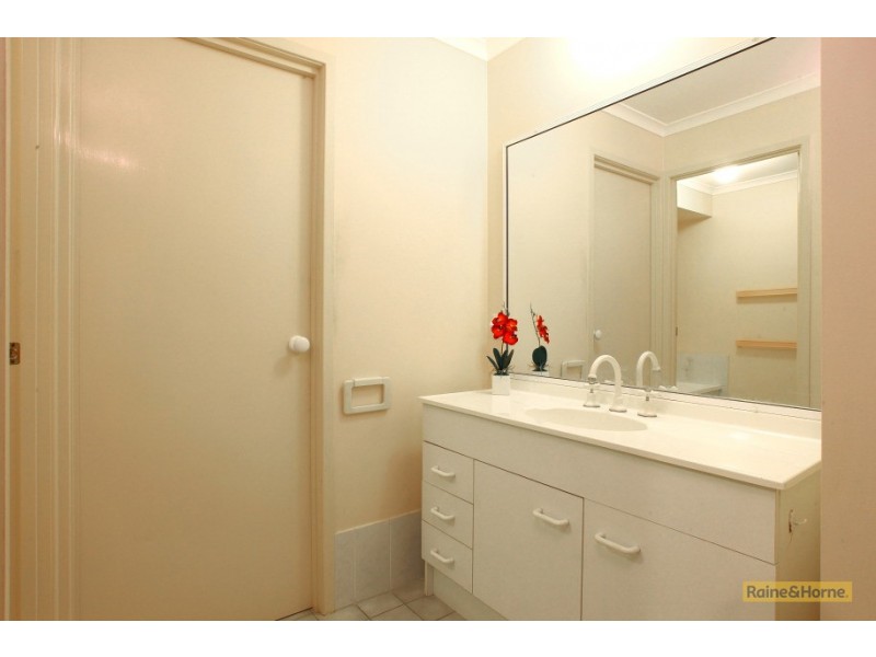 4 Maleny Place, Helensvale QLD 4212