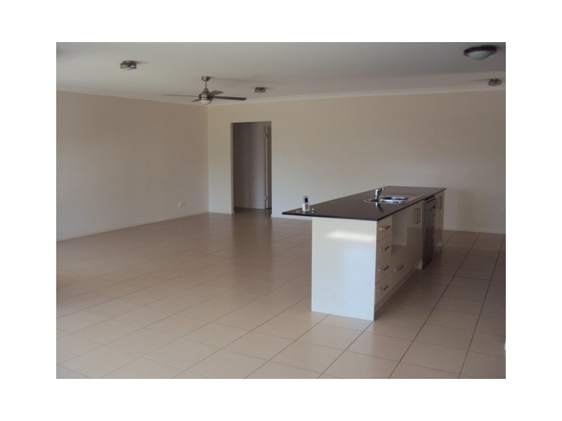 23 Flame Trees Crescent, Maudsland QLD 4210