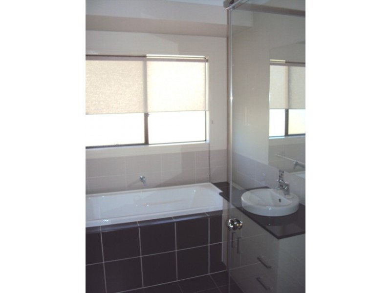 23 Flame Trees Crescent, Maudsland QLD 4210