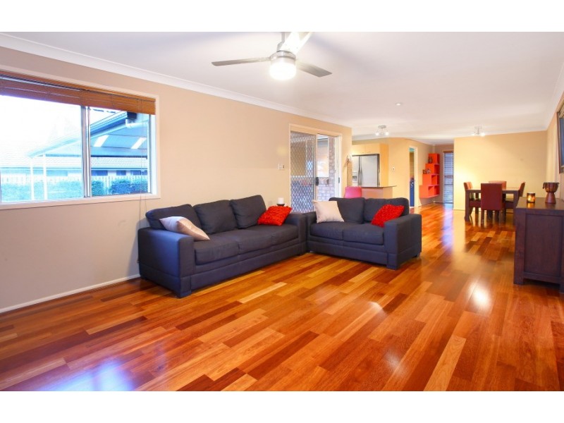 6 Barrs Avenue, Oxenford QLD 4210