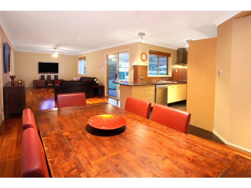 6 Barrs Avenue, Oxenford QLD 4210