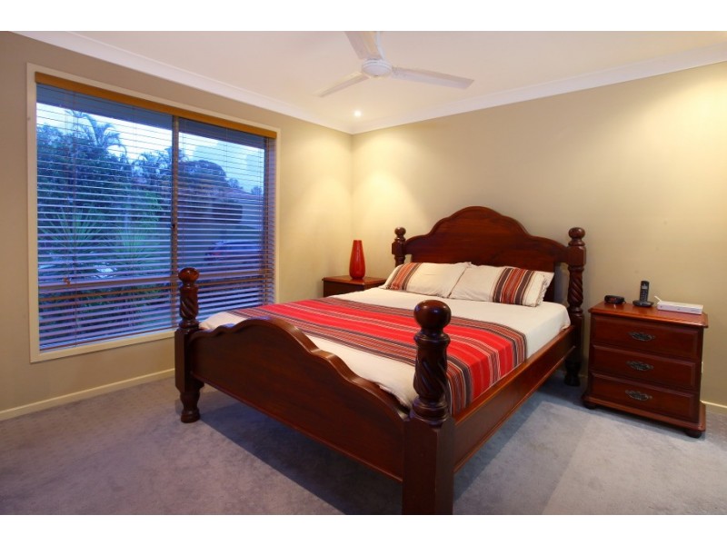 6 Barrs Avenue, Oxenford QLD 4210