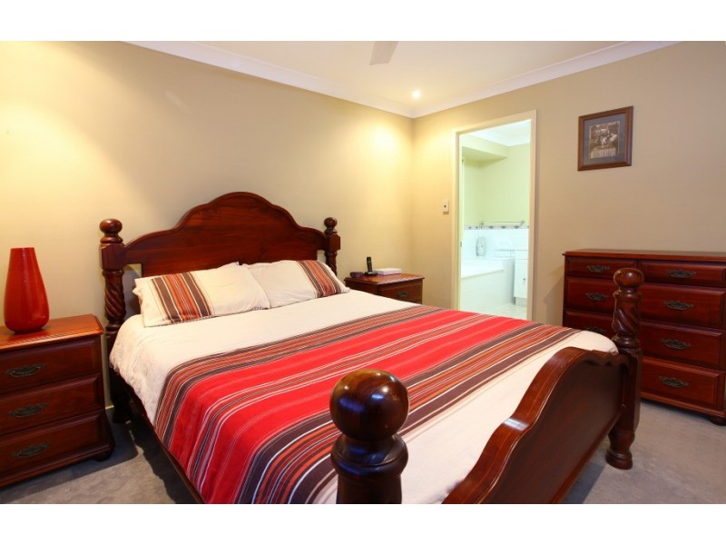 6 Barrs Avenue, Oxenford QLD 4210