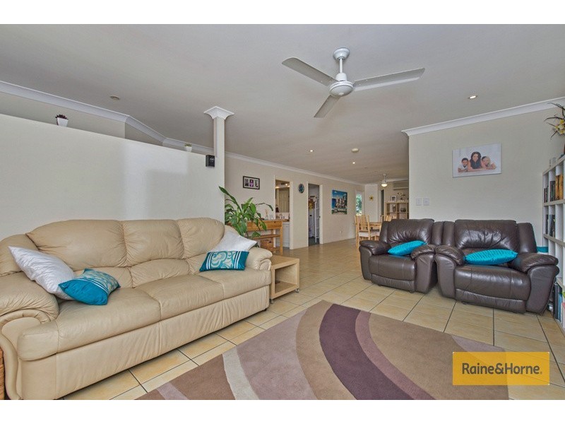 10 Pinebark Avenue, Oxenford QLD 4210