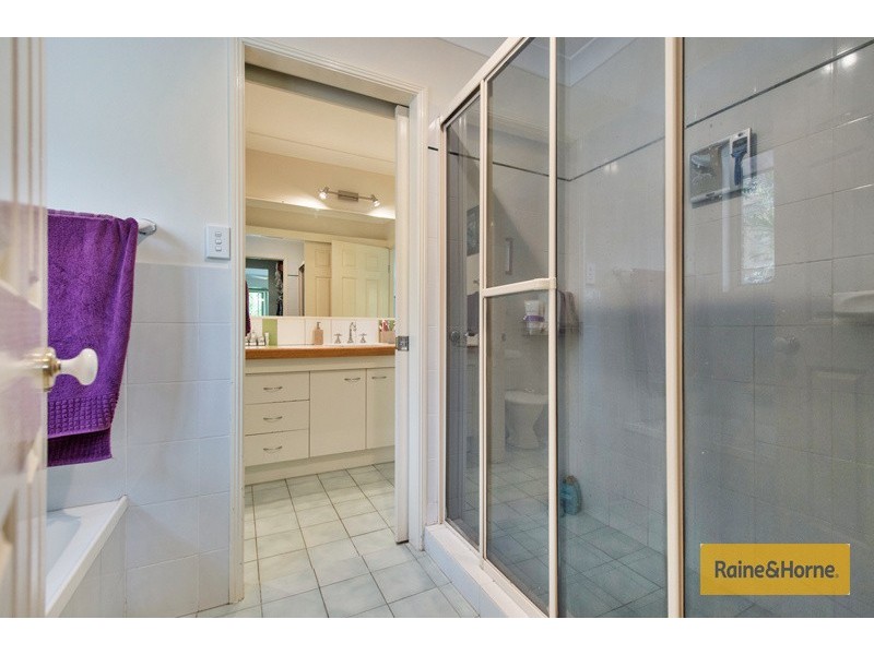 10 Pinebark Avenue, Oxenford QLD 4210