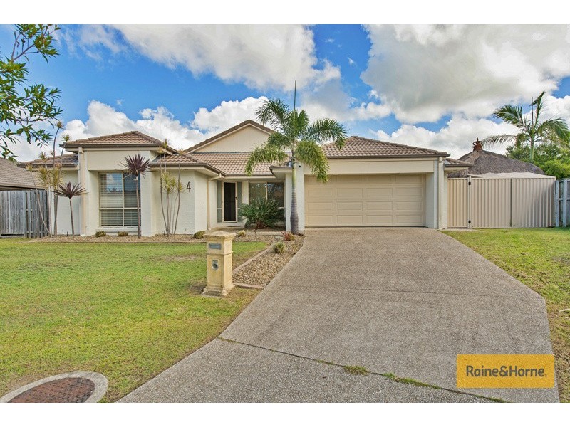 4 Xavier Place, Oxenford QLD 4210