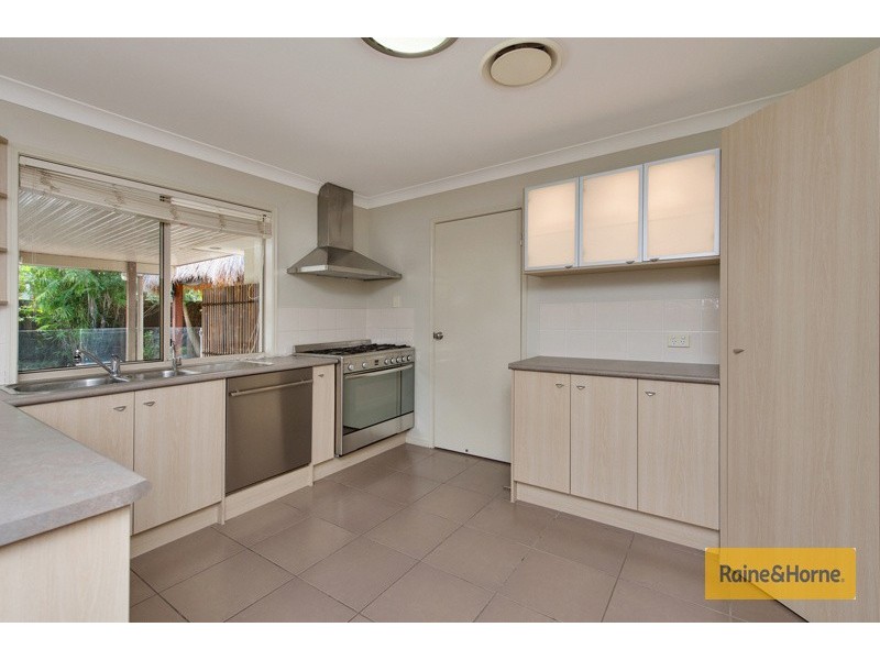 4 Xavier Place, Oxenford QLD 4210