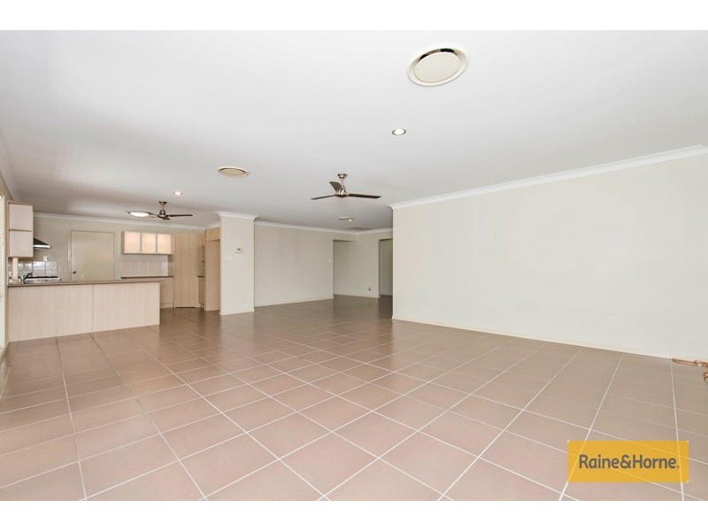 4 Xavier Place, Oxenford QLD 4210