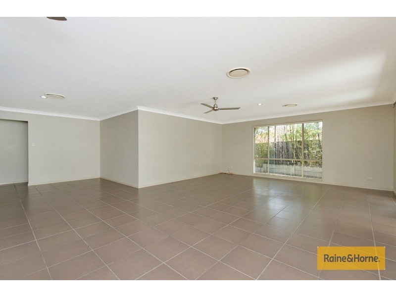 4 Xavier Place, Oxenford QLD 4210