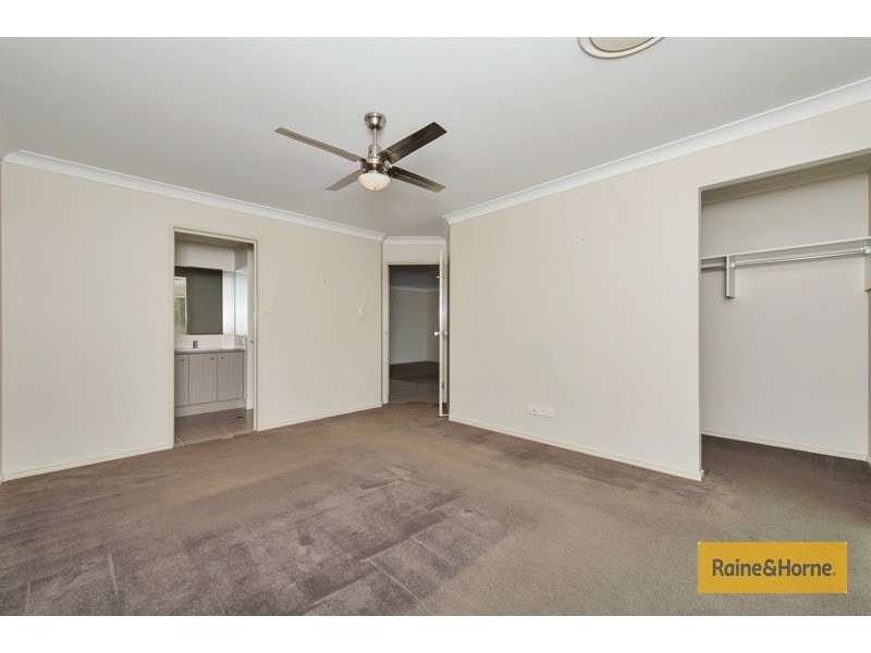 4 Xavier Place, Oxenford QLD 4210