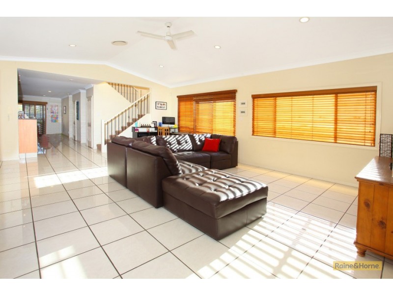 541 Oyster Cove Promenade, Helensvale QLD 4212