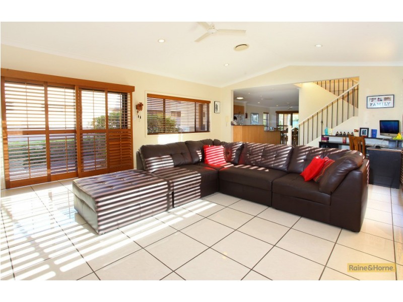 541 Oyster Cove Promenade, Helensvale QLD 4212