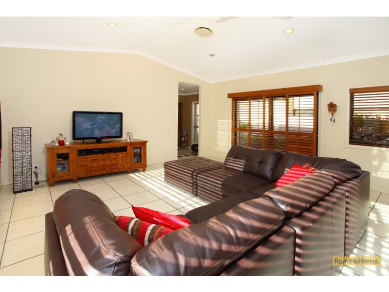 541 Oyster Cove Promenade, Helensvale QLD 4212