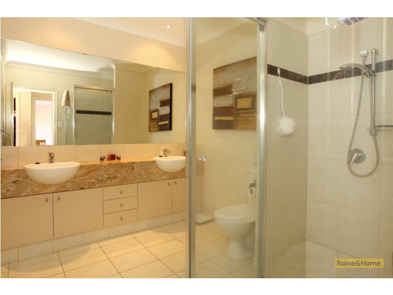 541 Oyster Cove Promenade, Helensvale QLD 4212