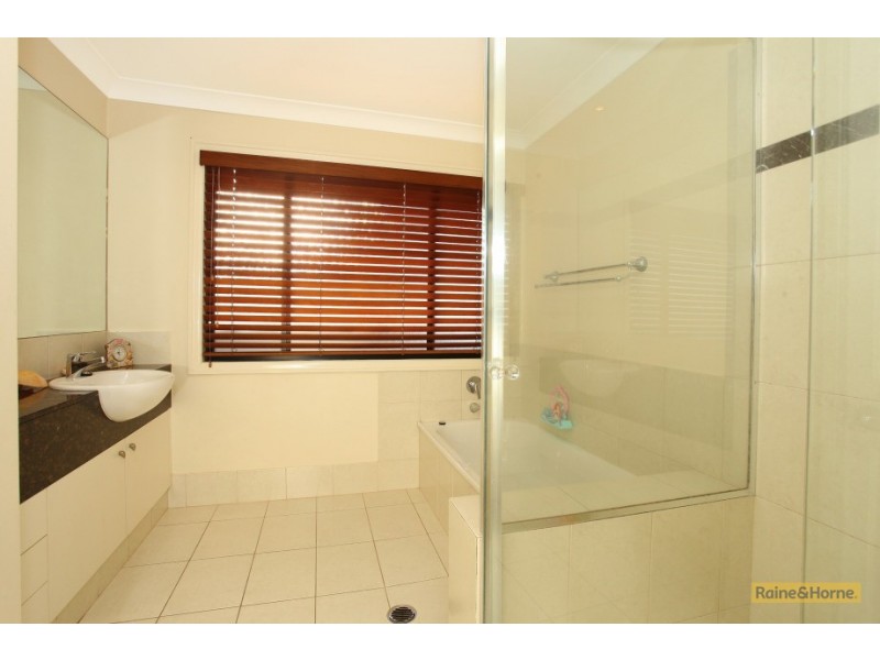 541 Oyster Cove Promenade, Helensvale QLD 4212